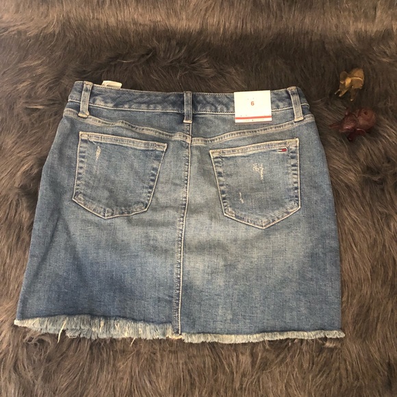 Beautiful mini denim skirt. - Picture 2 of 4
